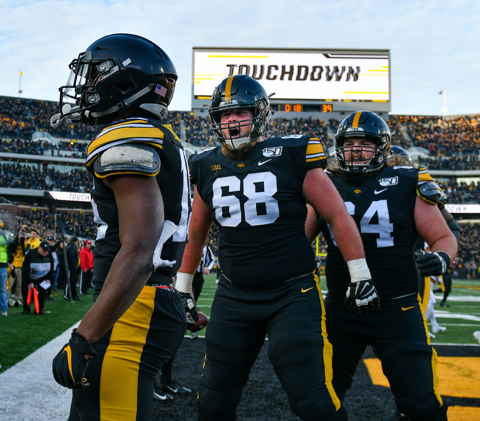 111619-qct-spt-iowa-minn-foot-120a.jpg